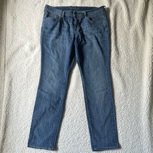Old Navy skinny The Flirt jeans 12 short